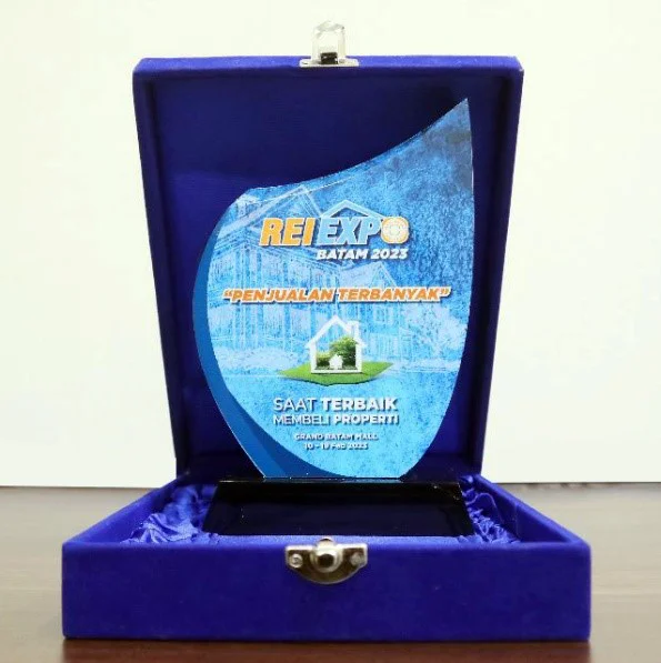 meraih penghargaan “Penjualan Terbaik” dan “Penjualan Terbanyak”pada penutupan REI EXPO